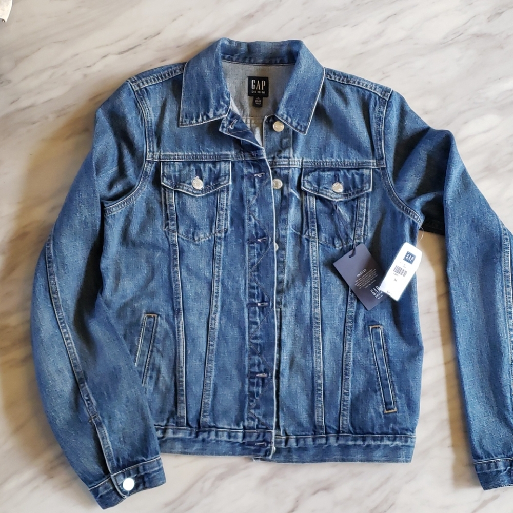GAP jean jacket Medium tall NWT